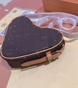 Klasik omuz çantaları Love Ladies Crossbody kalp şeklindeki çanta çanta el çantaları deri cüzdan tasarımcısı para çantası