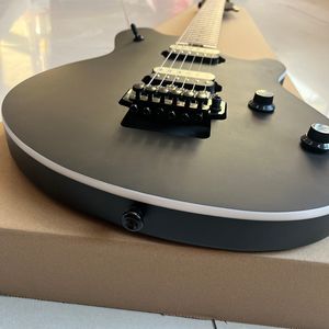 Guitarra elétrica tremolo clássica, corpo preto fosco, nível profissional, entrega rápida.