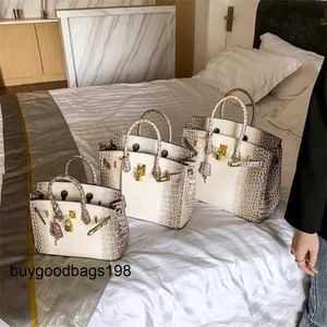 Designer Bag Womens Handväskor 2024 Ny mode mångsidig krokodilmönster Kvinnor Singel axel Messenger Handväska stor kapacitet VGZW