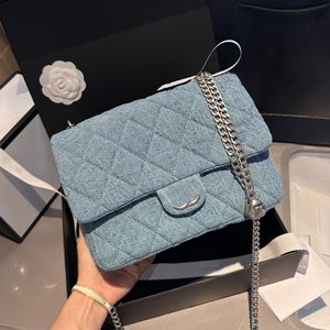 Flap Camellia Mulheres Sacos de Noite 25 CM Denim Céu Azul Bolsa De Luxo Prata Hardware Emblema Cadeia Designer Bolsa Moeda Bolsa Saco De Compras Embreagem Mala Sacoche