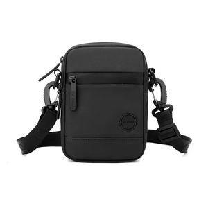 Borsa a tracolla singola da uomo casual da esterno Borsa a tracolla da viaggio di moda di lusso Mini Borsa da petto in nylon Marsupio USB Jack per cuffie 240116