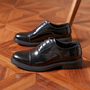 Abito da uomo in vernice a buon mercato fatto a mano moda elegante tendenza britannica classica pelle pu matrimonio scarpe oxford sociali uomo