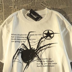 男性と女性のためのアメリカンレトロストリートスパイダーグラフィックTシャツ夏のルーズフィッティングカレッジスタイルカップル短袖トップY2K 240115