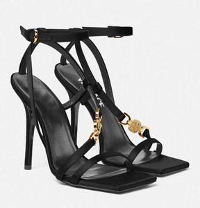 Berömda varumärken Crystal Strappy Sandals Shoes Satin Women Pumps Bows High Heeled Lady Gladiator Sandalias Party Wedding Slingback Original Box