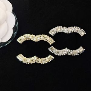 Women Pins Designer Brooch Diamond Pearl Dress Accessories Clothing Crystal Jewelry Fashion Pearl 18K Gold Plated Mens Double Letter