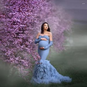 Lässige Kleider Elegantes blaues trägerloses dehnbares Spandex-Meerjungfrau-Umstandskleid mit Rüschen und Falten für schwangere Frauen, Party-Babyparty-Kleider