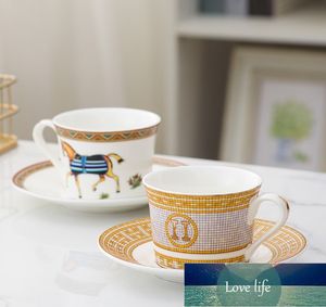 Hurtowy europejski kreatywny styl kubek kubek pozłacany Porcelan Porcelański prezent Big Mark Tea Cup Tablica Zestaw do domu