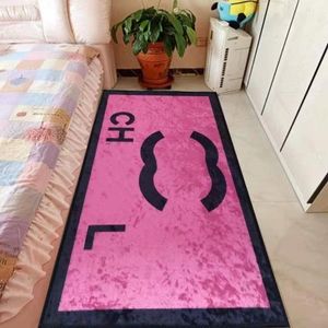 Tasarımcı Pembe Halı Klasik Logo Baskı Swan Domuz Deseni Minimalist Kız Başucu Halı Odası Oturma Odası Halı Halı Mat Mat Anti Kirli Yıkanabilir Ev Dekorasyon Halı