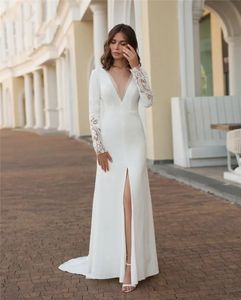 2024 Abito da sposa a sirena con scollo a V sexy Maniche lunghe Applicazioni in pizzo Spacco alto Elegante Abiti da sposa senza schienale Abiti moderni da Noiva