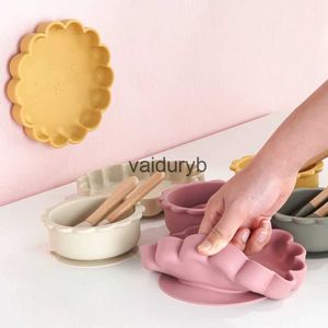 Copos pratos utensílios venda quente 4 pçs dos desenhos animados silicone talheres conjunto de alimentação do bebê garfo colher ldren treinamento tigela forte placa sucção isolamento térmicovaiduryb