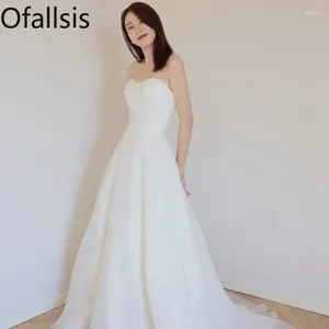 Vestidos casuais ofallsis strapless luz vestido de casamento 2024 verão cetim francês trilha noiva temperamento viagem tiro saída