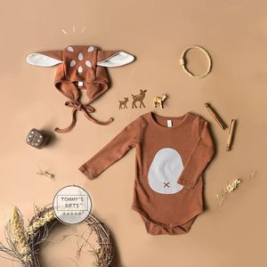 9406 Född kläder Cartoon Baby Bodysuit Creative Fawn Infant Triangle Climbing Clothes Baby Boy Clothes Girl Onesies 240116