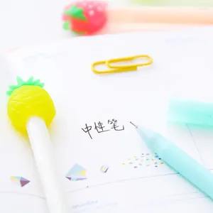 PCS Korea Creative Stationery Small Fresh Fruit Gel Pen School Supplies for Writing Tool grossistgåvor