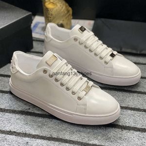 Luxusdesigner Scarpe Plein Männer Schuhe Sneakers Leder Schnüre-up-Skate Metall Buchstaben Schädel Serpentine Jungen Schlangen Freizeitschuhe