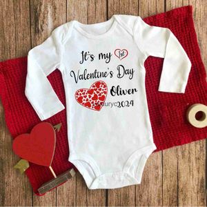 Rompers Personalisierte personalisierte Valentinstag Bodysuit Custom Kind First Valentinstag Outfits Kleidung Neugeborenen Overall mit Namen Baby Strampler H240508