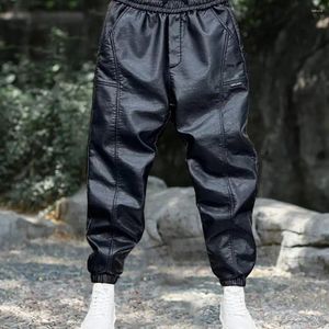 Pantaloni maschili velluto a vento impermeabile in ecopelle in pelle in pelle design patchwork a fascia di caviglia per lo stile di calore nel ciclismo