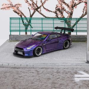 Литая модель автомобиля Tudio LBWK GTR R35 в масштабе 1/64 240116