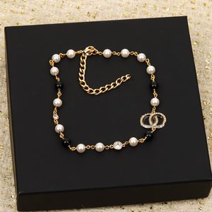 Donne di lusso 2024 nuova collana di perle francese designer di marca classica doppia lettera smalto nero intarsiato acqua diamante fascino gioielli ragazza regalo di moda