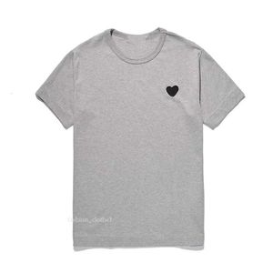 2023 Spela Mens T Shirt Designer Red Comes Heart Women Garcons klänningskjorta Badge des Quanlity TS Cotton CDG Embroidery Short Sleeve Represent Tshirt Shirt Man 696