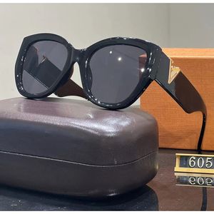 Sunglasses Retro Small Rectangle Women Designer V Sun Glasses Cat Eye Square Ladies Shades Gafas De Sol Nameplate designer