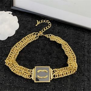 Nuovi girocolli primavera / estate di alta qualità Designer C Collane con pendente Lettera Collana di perle in oro Gioielli da donna Donna a catena lunga 546