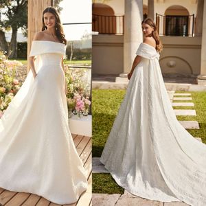 Abiti da sposa modello 3D Abiti da sposa a maniche corte con spalle scoperte Sweep Train Abito da sposa senza schienale