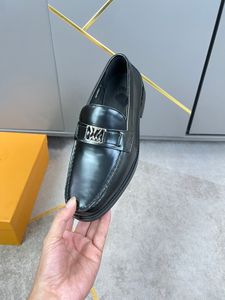 Model Yüksek Kaliteli Erkekler Tasarımcı Loafers Ayakkabı Mavi Kırmızı Siyah Moccasins Yumuşak Gerçek Deri Resmi Parti İtalyan Lüks Elbise Ayakkabı Kutusu ile Günlük Düğün Kayma