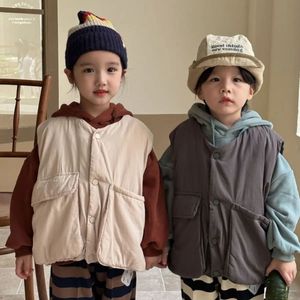 Autumn Winter Childrens pojkar Bomull Vest Baby Boys Plush Thicked Isolation Waistcoat Kids Boys Solid mångsidig jacka 240116