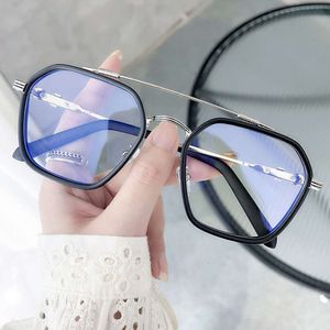 2024 Lüks Tasarımcı CH Güneş Gözlüğü Kadınlar için Kromlar Gözlükler Çerçeveler Erkekler Yeni Moda Popüler Metal Düz Kalp Gözlük Çerçeve Bayanlar Unisex Eyewear 1Z39