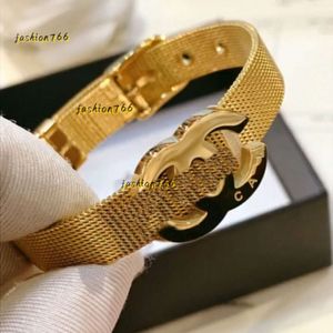 Bangle 2024 Luxury Fashion Letter Designer Mens Bangle Women Bracelets Brand Letter Jewelry Accessory High Quality Anniversary Designer Bracelet Gift 2024