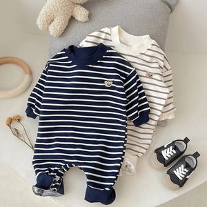 Spring Autumn Infant Boys Rompers Cotton Striped Long Sleeve Loose born Jumpsuit Cartoon Bear Baby Bodysuit 240116