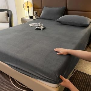 Soft Warm Mattress Cover Thicken Velvet Elastic Bed Sheet Pad Protector Solid Color Fitted Latex Mat Bedding 240116