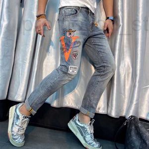 Jeans masculinos designer na moda bordado slim fit jeans para homens da Europa remendos de diamante laminados a quente impressos buracos pintados à mão elásticos grandes e pequenos leggings