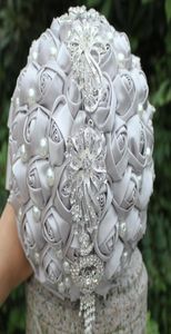 Silver Wedding Bridal Buquet Symulacja ślubna kwiat Sweet 15 Quinceanera Bukiet sztuczny kwiat Perły Kryształowe trzymanie Flowe9588114