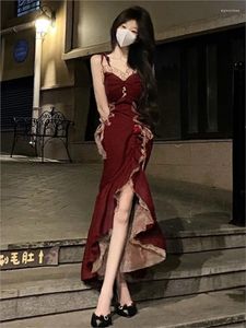 Casual Dresses Vintage Stitching Red Lace Lace-up Slim-Fit Sling Dress Oregelbul Ruffled Split Sexy Hip Fishtail