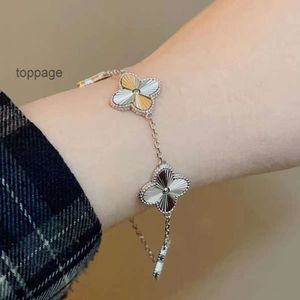 Bracelet Designer Van Four Leaf Clover Cleef Bangle Vanclef Bracelet High Version v Gold Grass Laser Five Flower Womens Fashion Light Lux