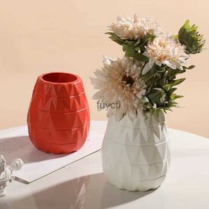 Vases Nordic Creative Vase Ornaments Handicrafts Dry and Wet Flower Decoration Porcelain Like Plastic Containers YQ240117