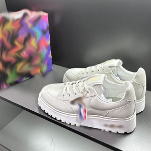 High End Fashion Mens Buty opatowe Sneakers Ogabrywa wampira wampira oddychająca gumowa podeszwa zewnętrzna męskie buty