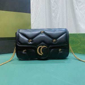 El çantası tasarımcı çanta mini omuz sırt çantası kadınlar zincir çanta kapitone çanta çanta çapraz çanta perçinlenmiş donanım İtalyan marka deri lüks siyah 21cm