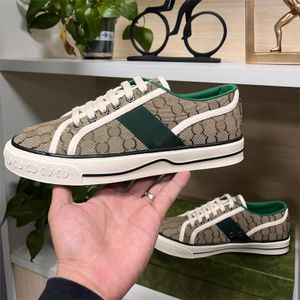 Scarpe casual da uomo anni '77 scarpe firmate da donna sneaker stringate in pelle da viaggio moda donna scarpe da ginnastica da corsa lettere scarpe da donna scarpe da ginnastica piatte stampate da palestra