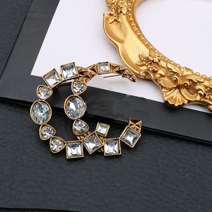 Lüks Tasarımcı Broş Altın Kaplama Pin Broşlar Moda Tarzı Takı Kız Klasik Rhinestone Broş Premium Hediye Düğün Partisi Takı Aksesuar