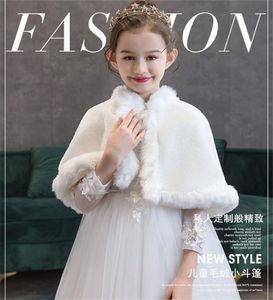 Yumuşak ve kalınlaşmış kızın şal şık ceket 2024 Premium taklit kürk pelerin çocuk beyaz ceketleri