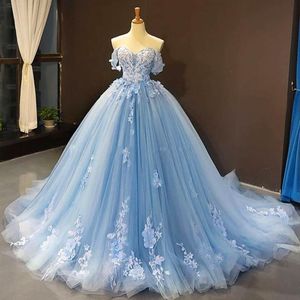 Céu claro azul frisado quinceanera vestidos fora do ombro renda appliqued vestido de baile tule rendas até voltar princesa vestidos de noite 292g