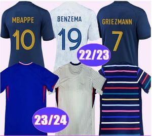 Set completi di club francesi Maglie da calcio in maglia francese 2023 2024 GIROUD MBAPPE GRIEZMANN SALIBA PAVARD KANTE Maillot De Foot Equipe Maillots Kit per bambini Maglia da calcio per uomo