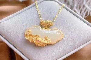 Feminino vietnã placer ouro dourado herança antiga ouro incrustado hetian branco jade folha de lótus peixe bloqueio de bons desejos pingente neck8608413