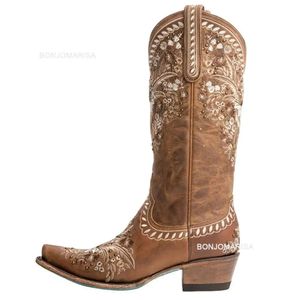 Bonjomarisa Ladies Platform Chunky Cowboy Embroidery Slip On Western Boots Women Sying Floral Casual Leisure Ridding Boots 240116