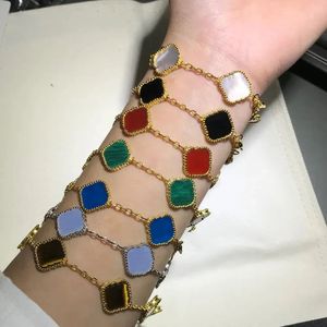 Classic 4/Four Leaf Clover Designer Armband White Red Blue Agate Shell Mor-of-Pearl Charm Armelets Gold Plated Wedding Woman Fashion