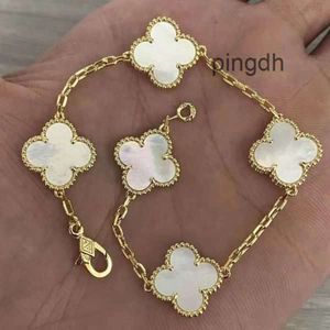 Designer Van Bracelet Four Leaf Clover Bracelets Cleef 2024 Luxury Charm Clover Pearl 4 Pieces 18k Gold Necklace Earrings Wedding Laser Brand 111q5io9z4wlf