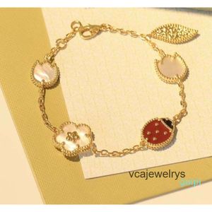 Van Clover Designer 2024 Serisi Lady Bug Fashion Clover Charm Bileklik Bileklik Zinciri Yüksek Kalite S Sterling Sier Rose Gol