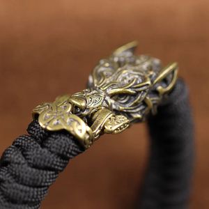 Armadura Lobo Guerreiro Fivela de Bronze EDC Ao Ar Livre DIY Tecido Paracord Pulseiras de Sobrevivência Suprimentos Acessórios Retro Guarda-chuva Corda Contas 240117